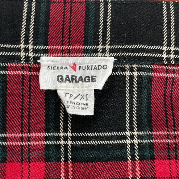 Plaid skirt with front zipper. Size XS. Like brand new. - Picture 3 of 4